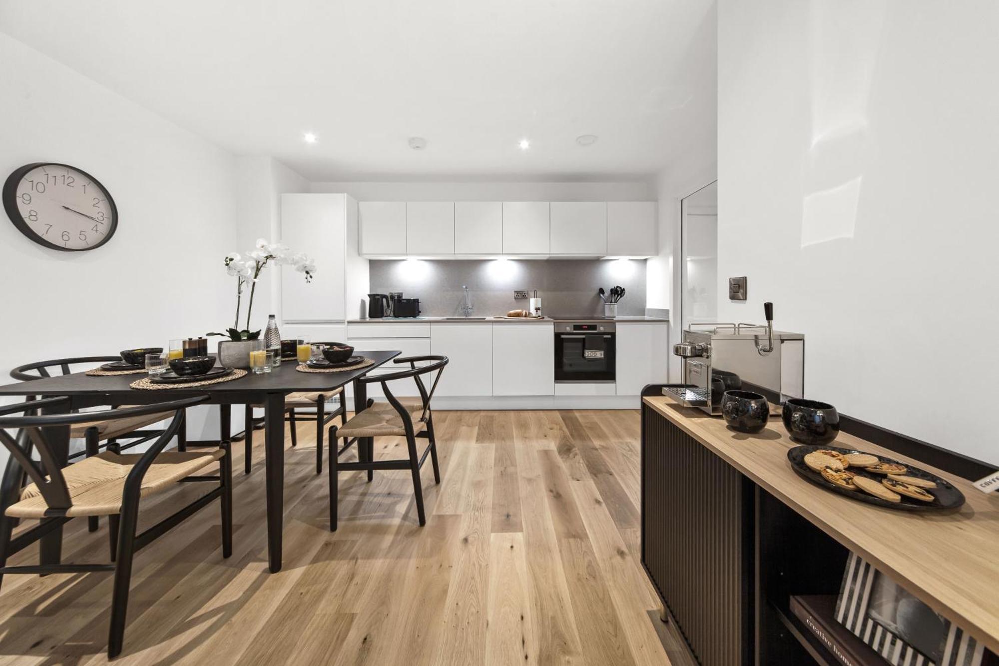 Atlas House Eight Apartment *